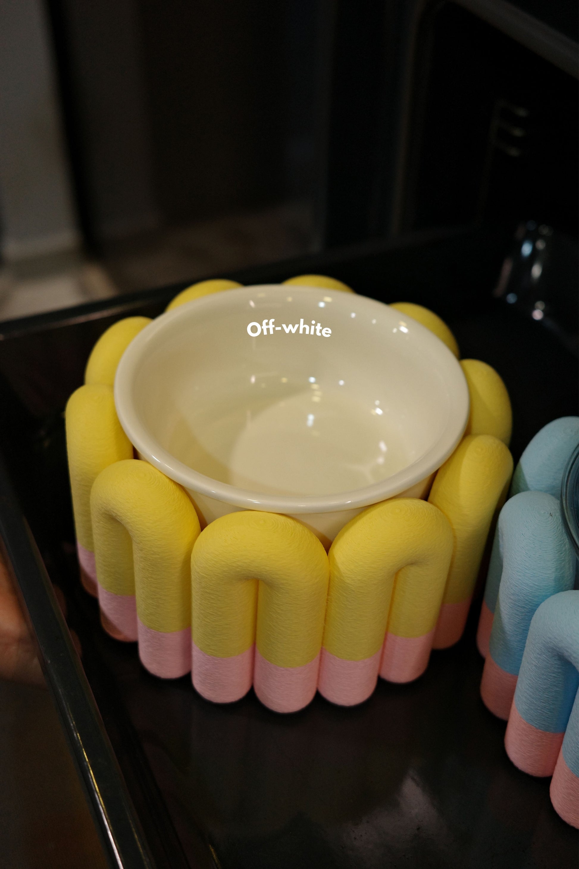 Canebowlé: Elevated Dog Bowl Stand